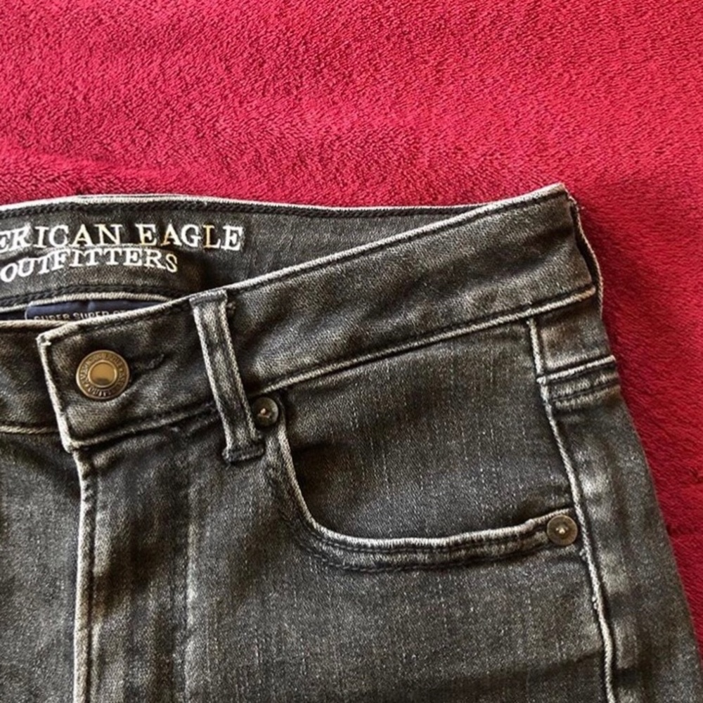 HIGH WAISTED AE SHORTS